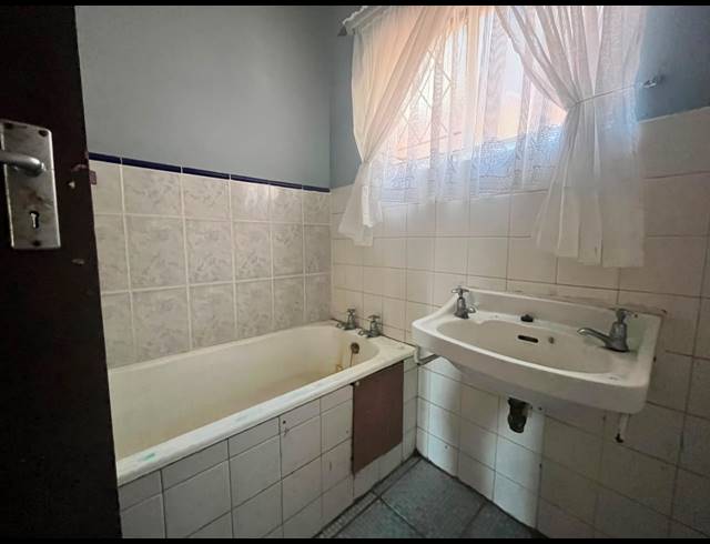 3 BEDROOM HOUSE FOR SALE IN BLUFF